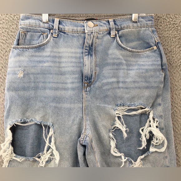 Urban Outfitters High Rise Mom Jeans Distressed Ripped Light Wash Denim Size 30 - Picture 5 of 6